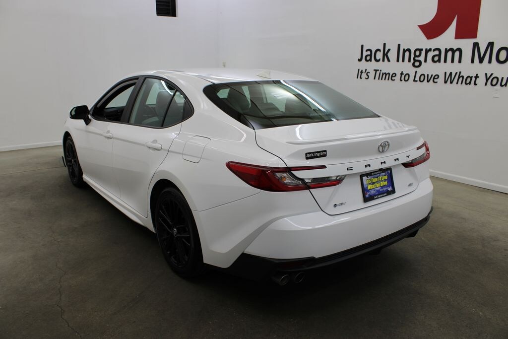 Used 2025 Toyota Camry SE Sedan