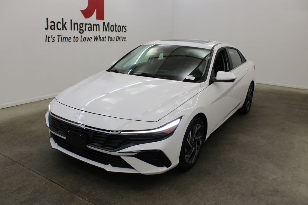 Used 2025 Hyundai Elantra SEL Convenience Sedan