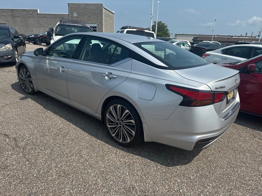 Used 2023 Nissan Altima 2.5 SL Sedan