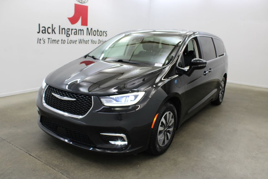 Used 2024 Chrysler Pacifica Plug-In Hybrid Select Van Passenger Van