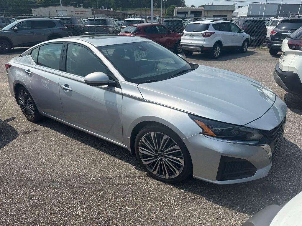 Used 2023 Nissan Altima 2.5 SL Sedan