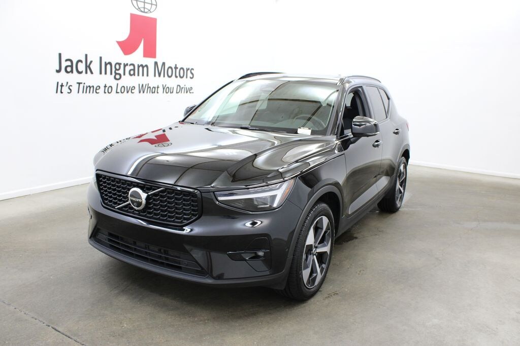 Used 2026 Volvo XC40 B5 Plus SUV