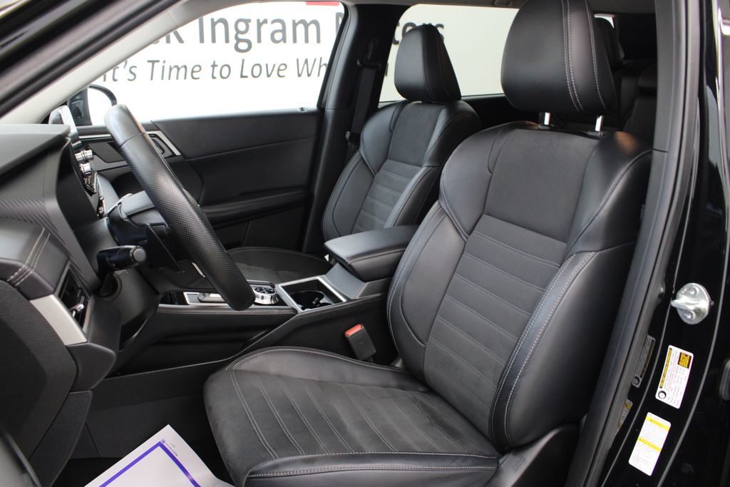 2024 Mitsubishi Outlander Plug-in Hybrid SE - Photo 14
