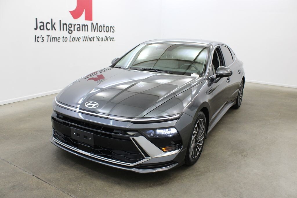 Used 2025 Hyundai Sonata Hybrid SEL Sedan