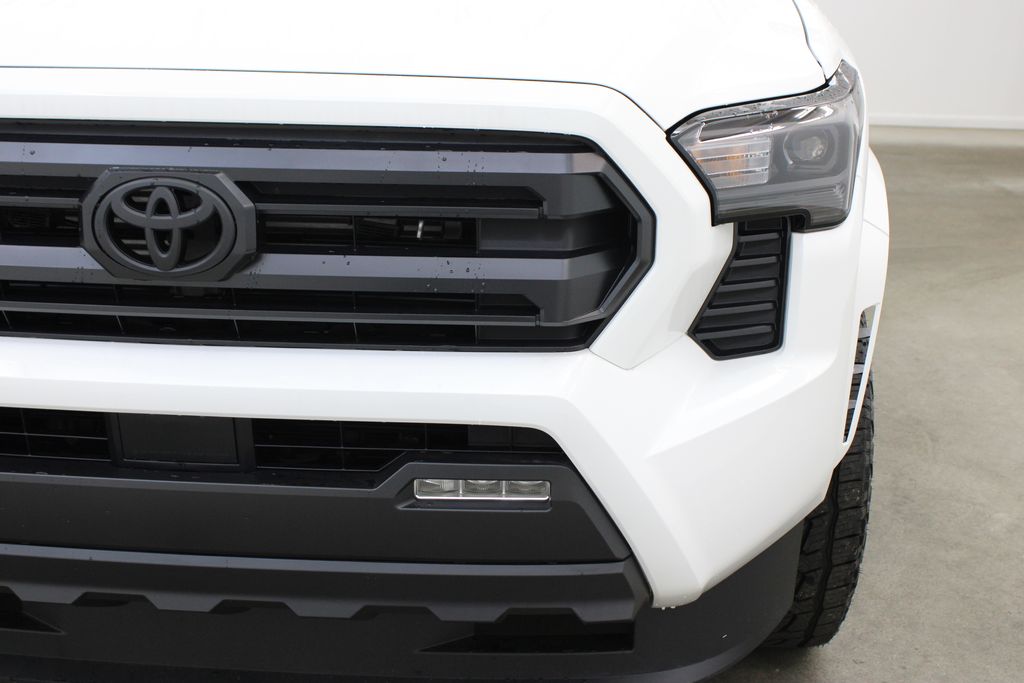 2026 Toyota Tacoma SR5 - Photo 8