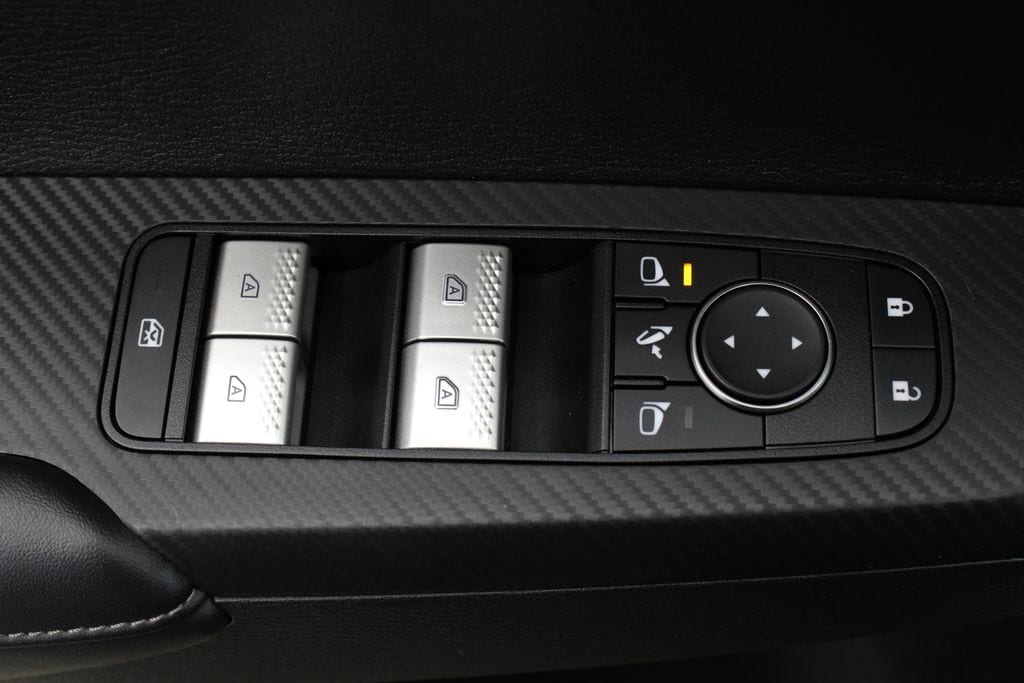 2024 Mitsubishi Outlander Plug-in Hybrid SE - Photo 17