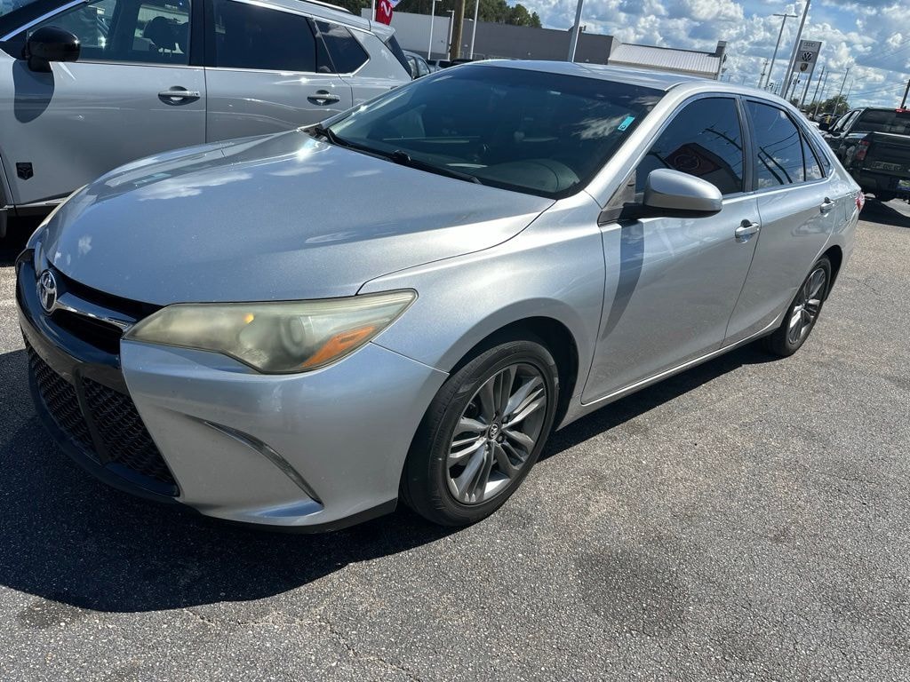 Used 2017 Toyota Camry SE Sedan