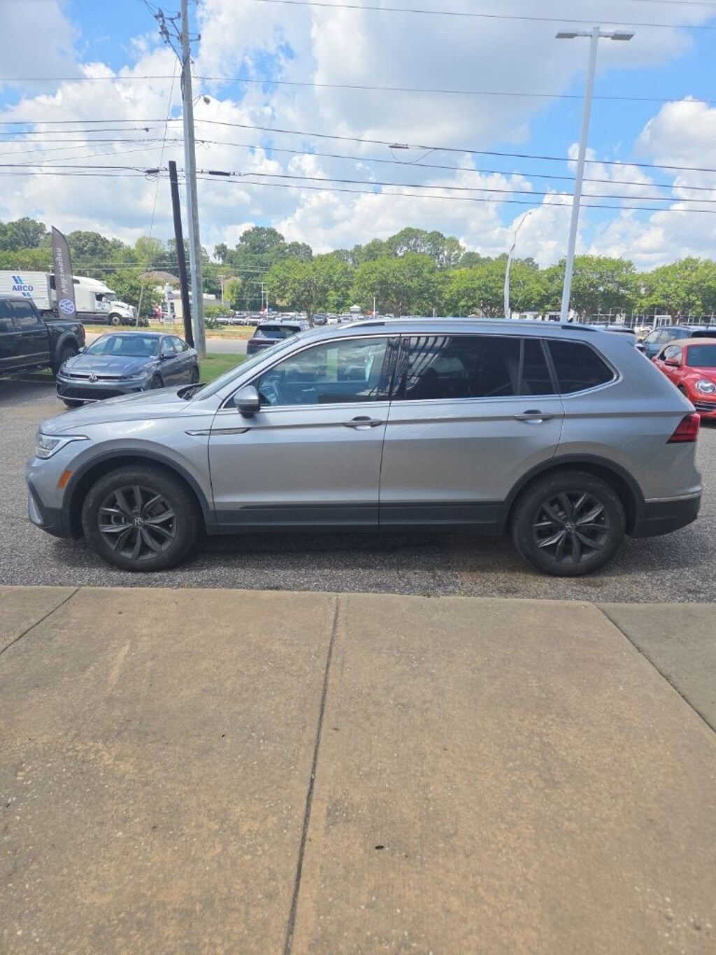 Used 2024 Volkswagen Tiguan 2.0T SE SUV