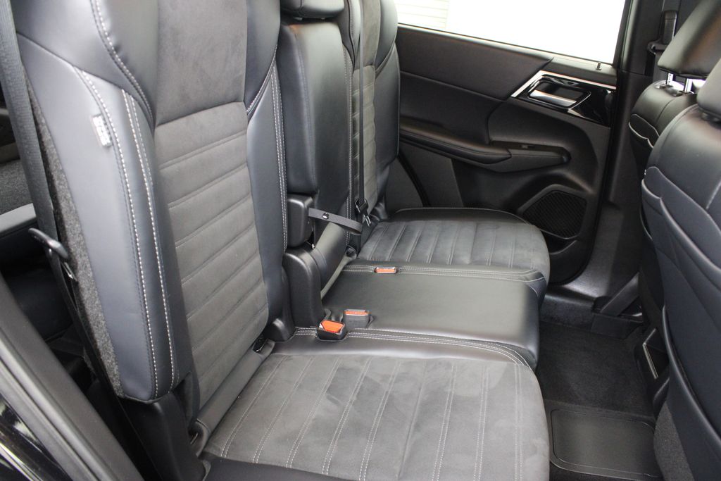 2024 Mitsubishi Outlander Plug-in Hybrid SE - Photo 19