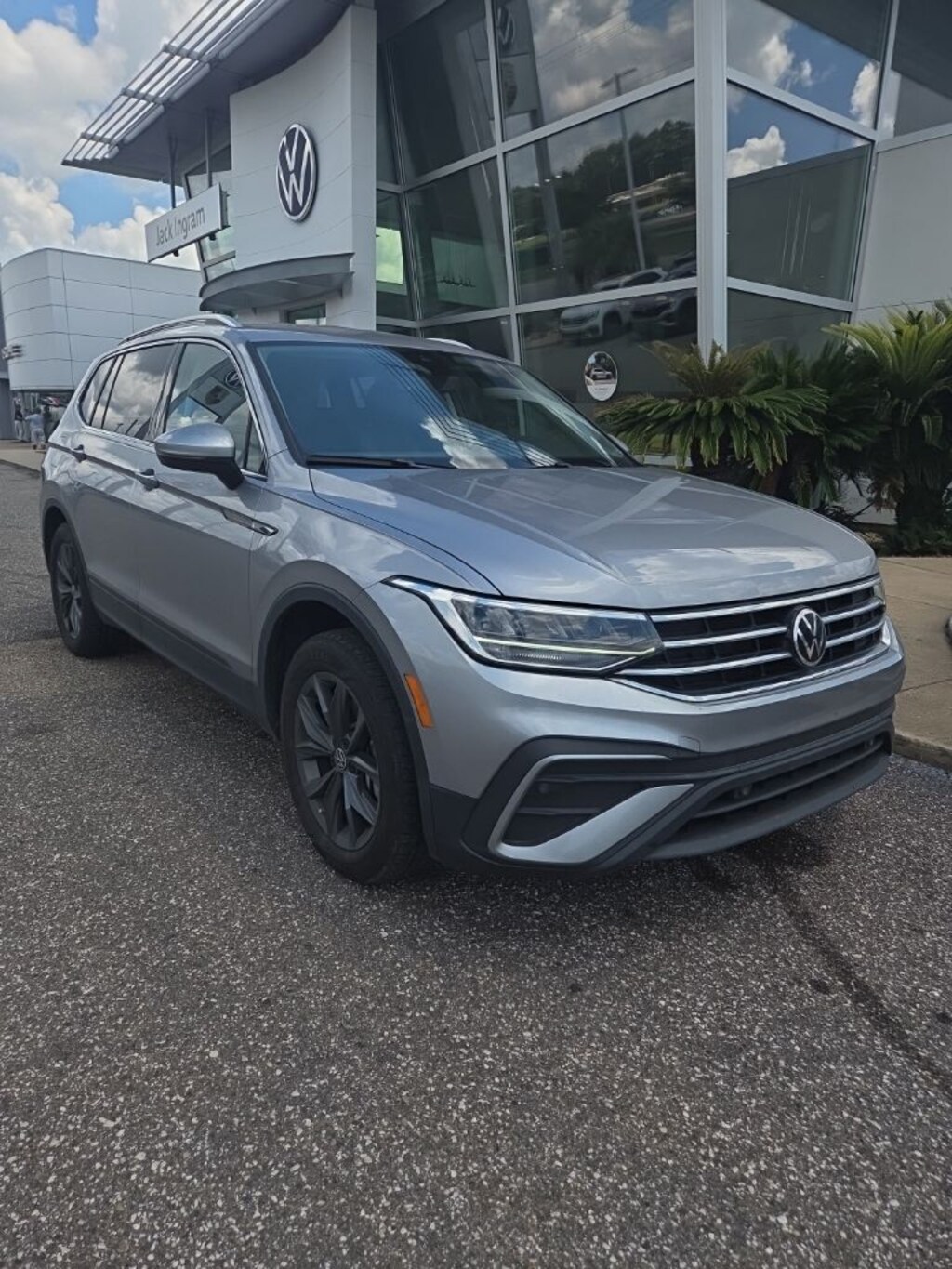 Used 2024 Volkswagen Tiguan 2.0T SE SUV
