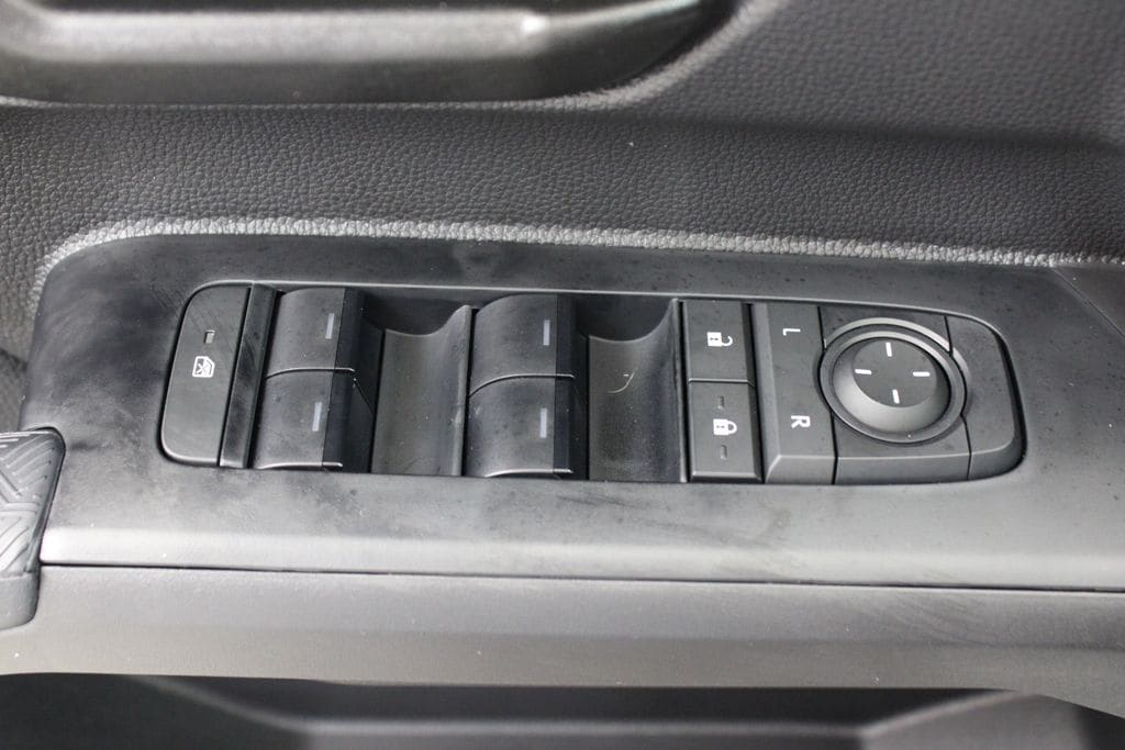2026 Toyota Tacoma SR5 - Photo 17