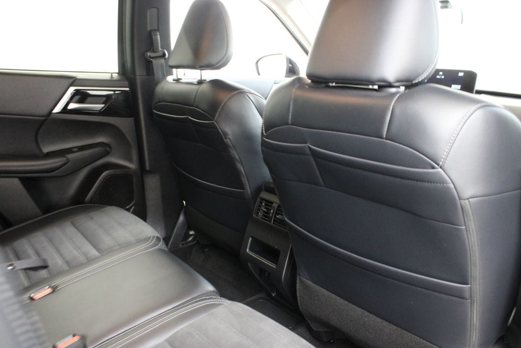 2024 Mitsubishi Outlander Plug-in Hybrid SE - Photo 20