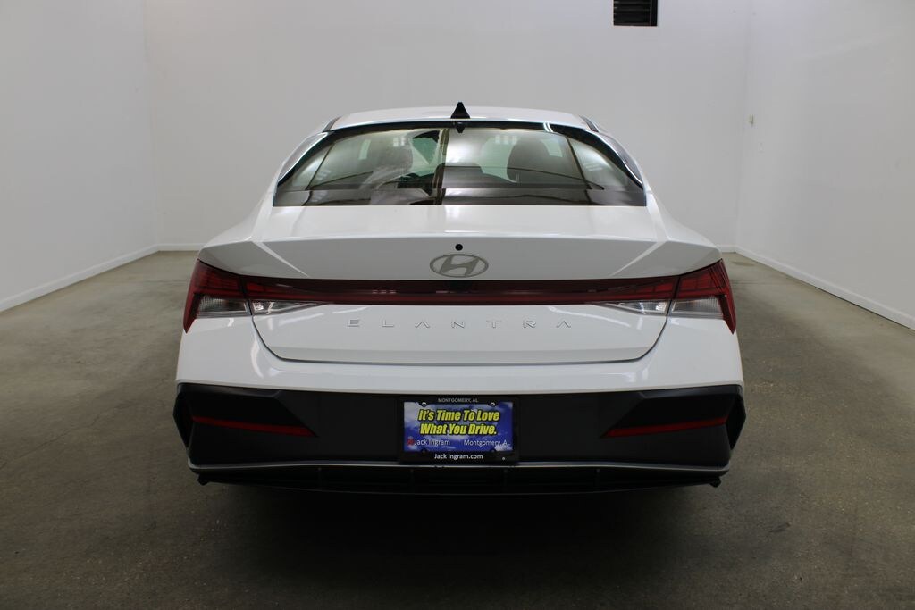 Used 2025 Hyundai Elantra SEL Convenience Sedan