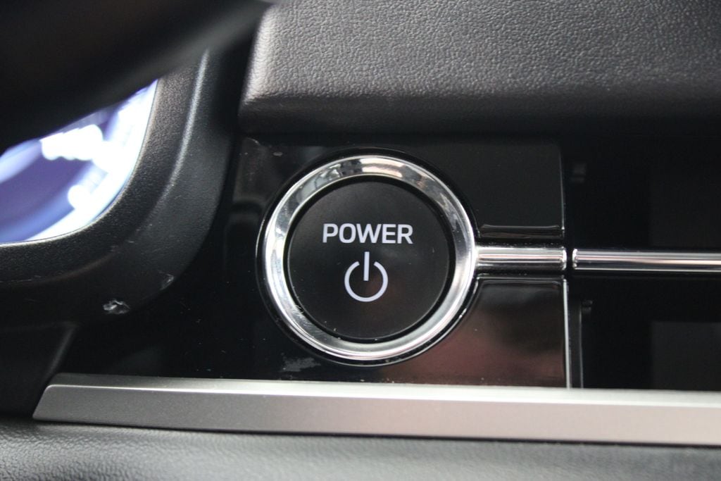 2024 Mitsubishi Outlander Plug-in Hybrid SE - Photo 12