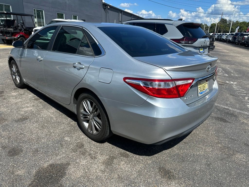 Used 2017 Toyota Camry SE Sedan