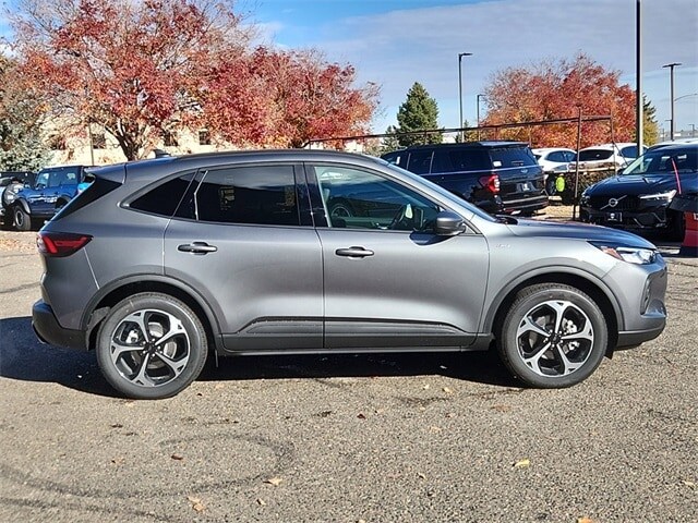 2025 Ford Escape Hybrid ST-Line Select photo 2