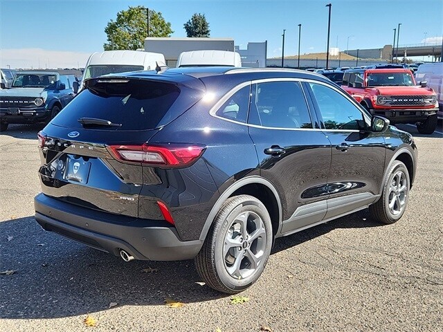 2025 Ford Escape ST-Line photo 3