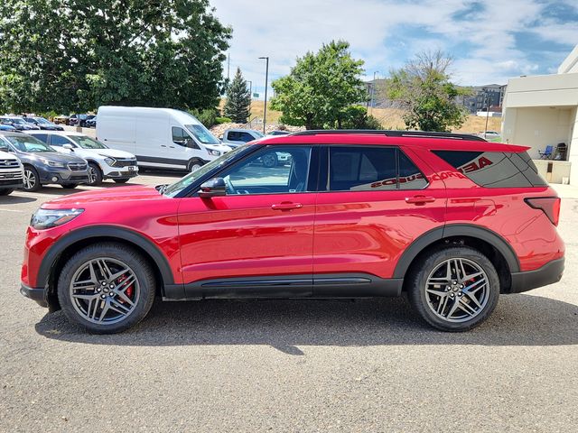 2025 Ford Explorer ST photo 4