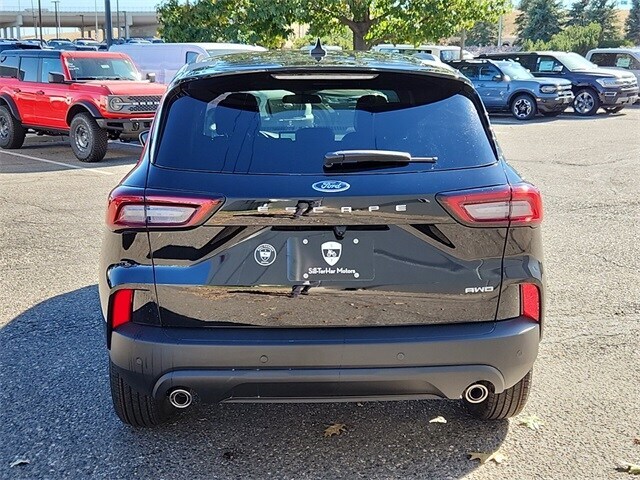 2025 Ford Escape ST-Line photo 4
