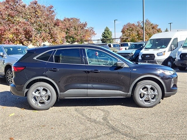2025 Ford Escape ST-Line photo 2