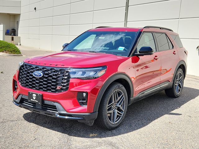 2025 Ford Explorer ST photo 3
