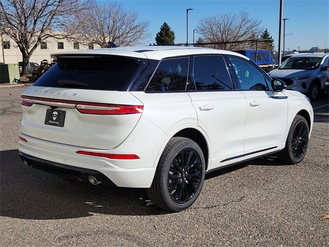 2025 Lincoln Corsair Premiere photo 3
