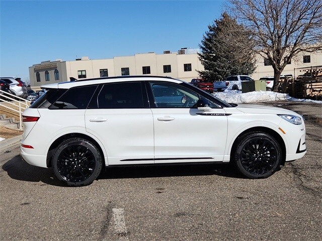 2025 Lincoln Corsair Grand Touring photo 2