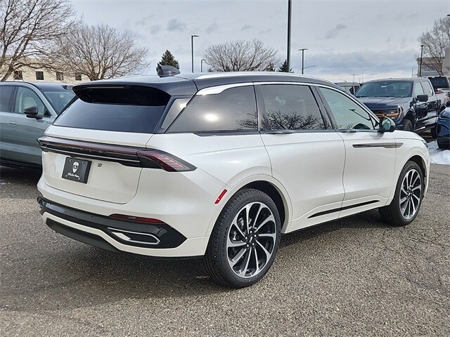 2025 Lincoln Nautilus Black Label photo 3