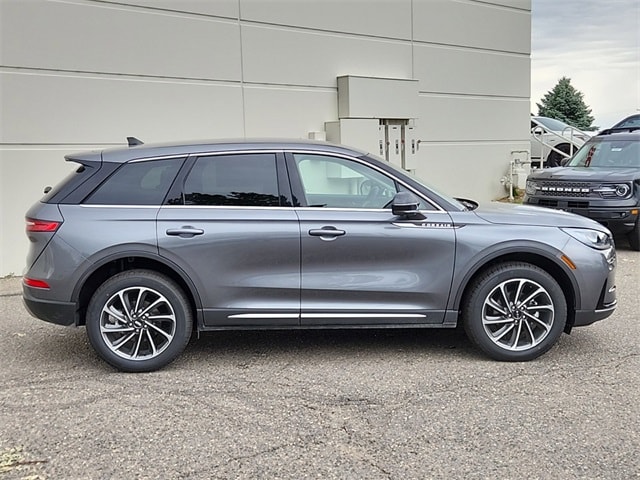 2024 Lincoln Corsair Premiere photo 2