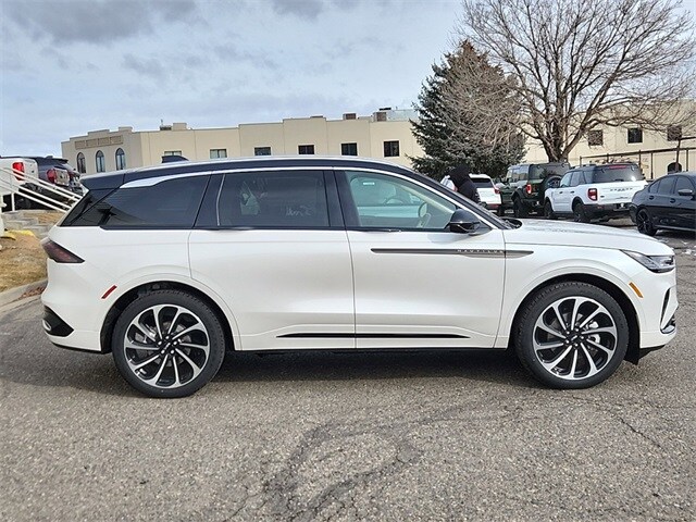 2025 Lincoln Nautilus Black Label photo 2