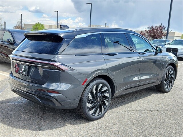 2025 Lincoln Nautilus Black Label photo 3