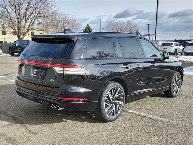 2025 Lincoln Aviator Black Label photo 3