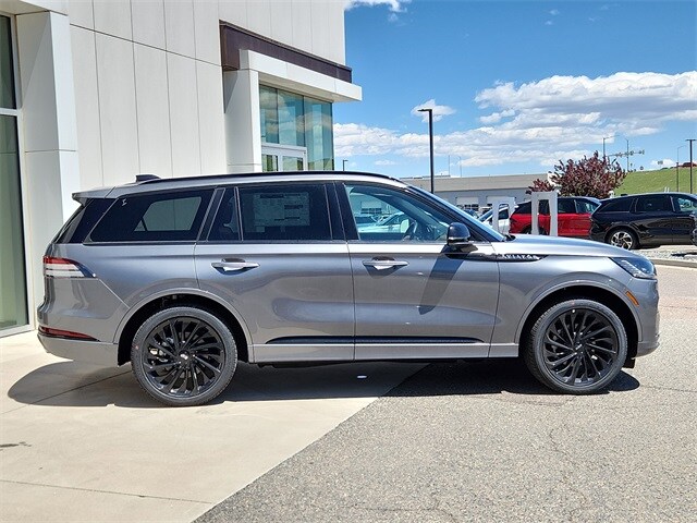 2025 Lincoln Aviator Reserve photo 2