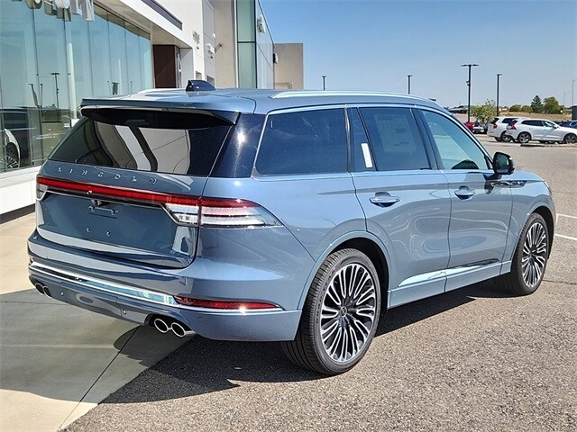 2025 Lincoln Aviator Black Label photo 3