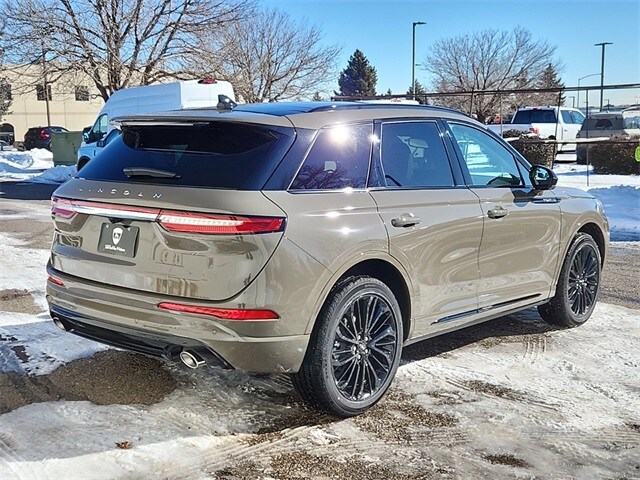 2025 Lincoln Corsair Grand Touring photo 3