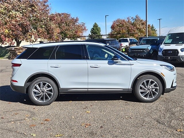 2025 Lincoln Corsair Premiere photo 2