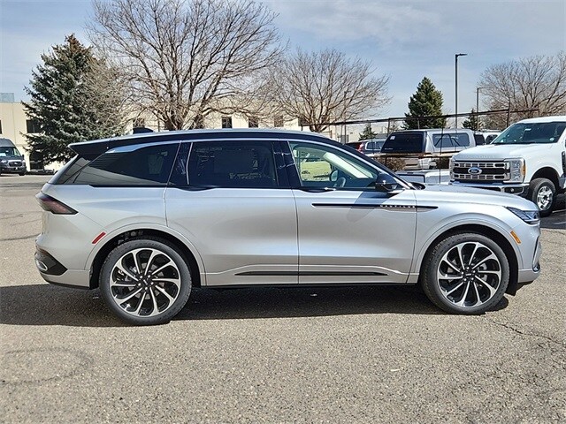 2025 Lincoln Nautilus Black Label photo 2