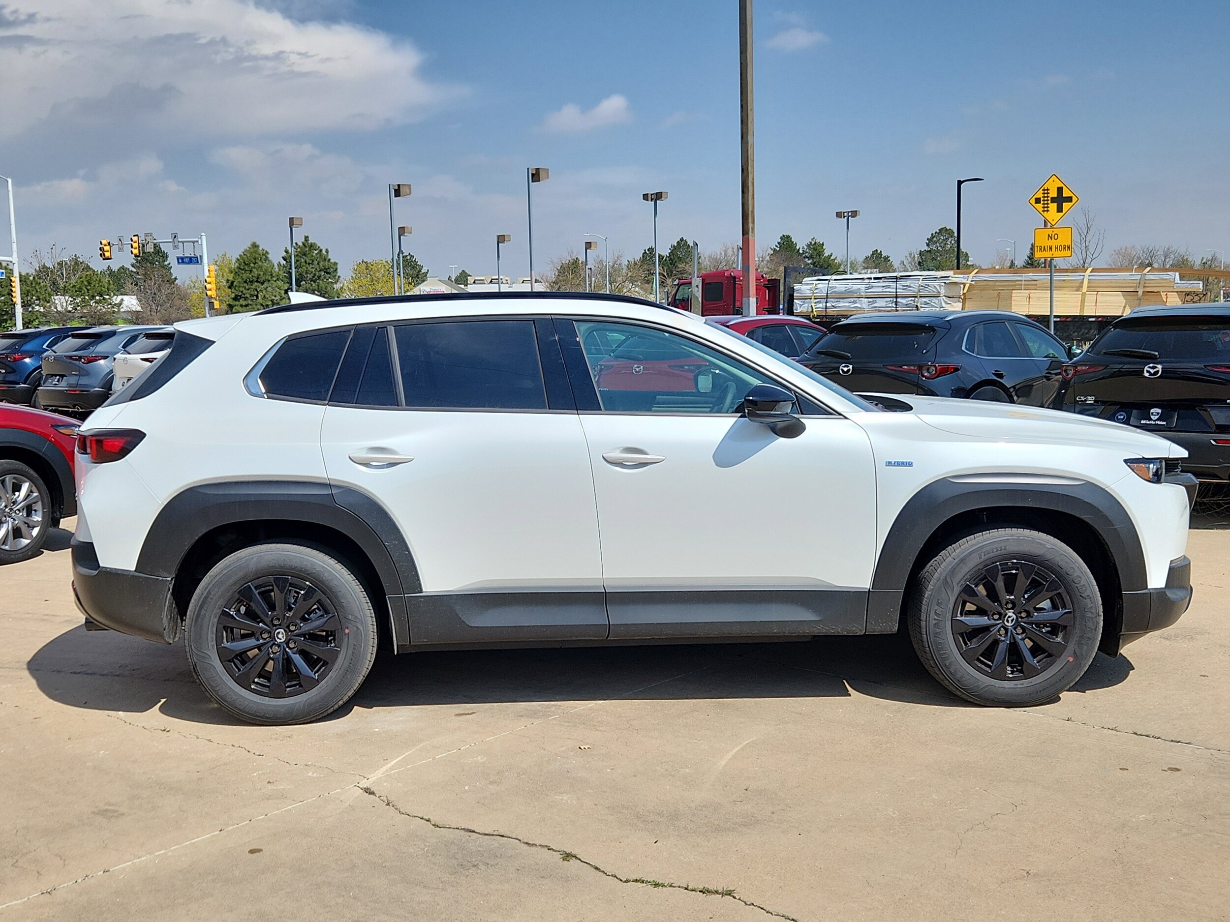 2025 Mazda CX-50 Premium photo 2