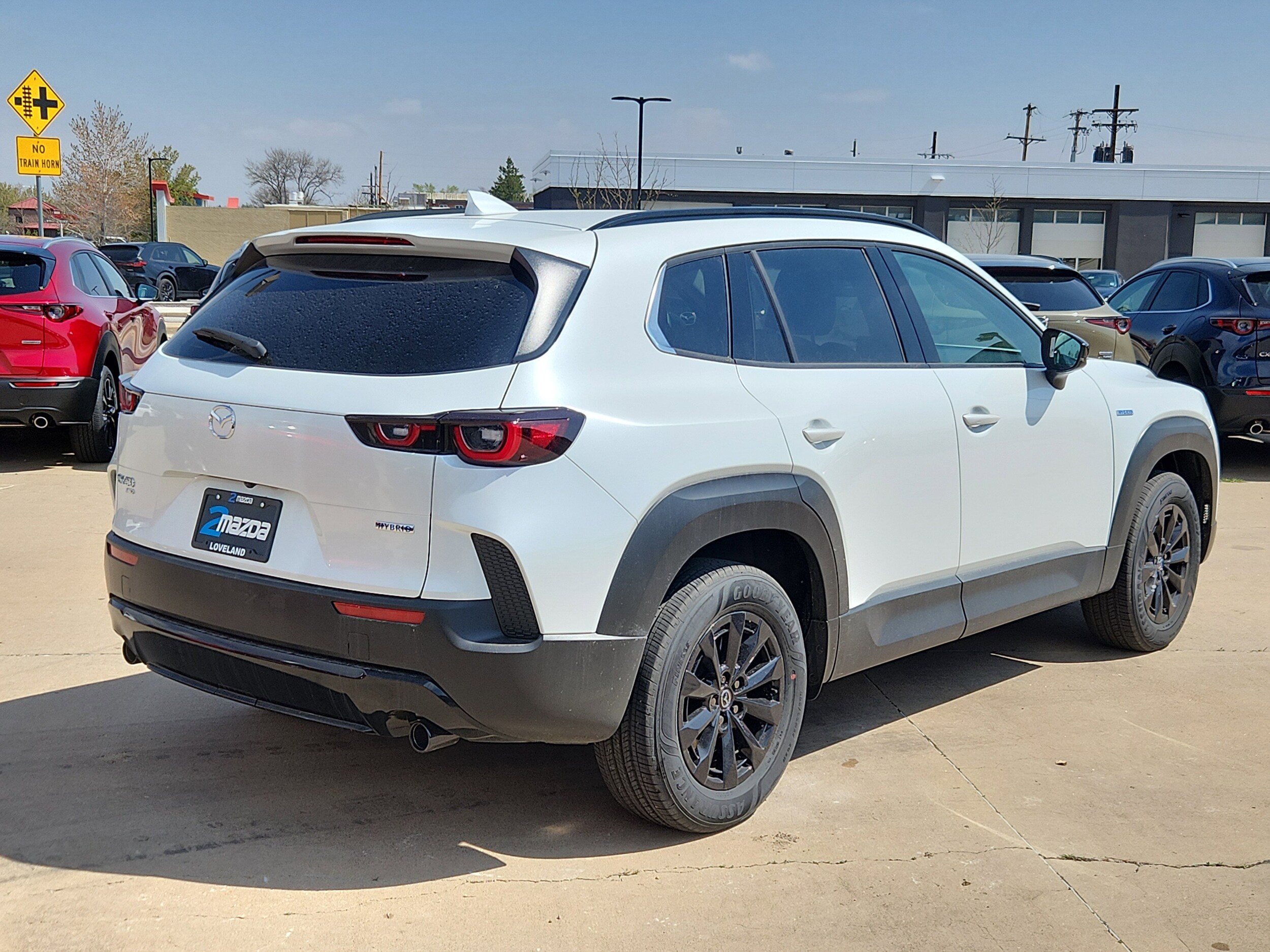 2025 Mazda CX-50 Premium photo 3