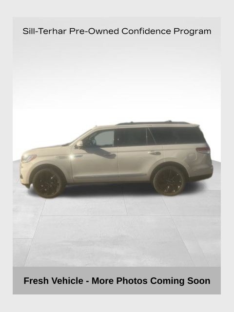2023 Lincoln Navigator Reserve's photo