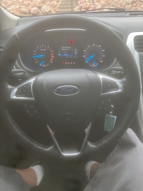 2015 Ford Fusion SE photo 3