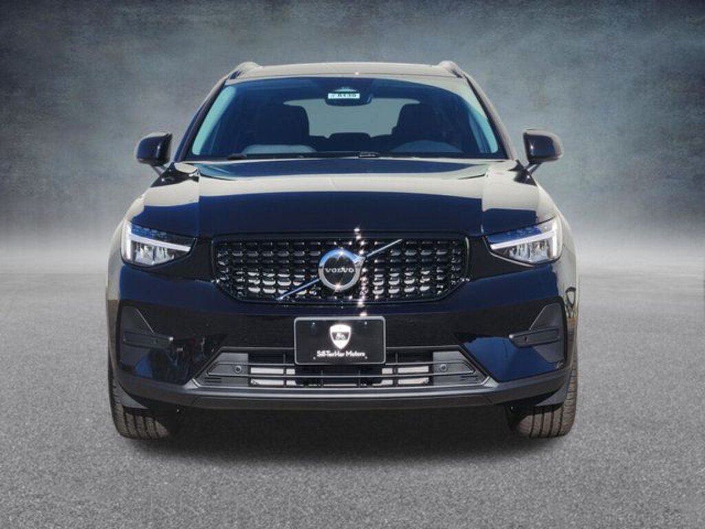 New 2026 Volvo XC40 B5 Core SUV