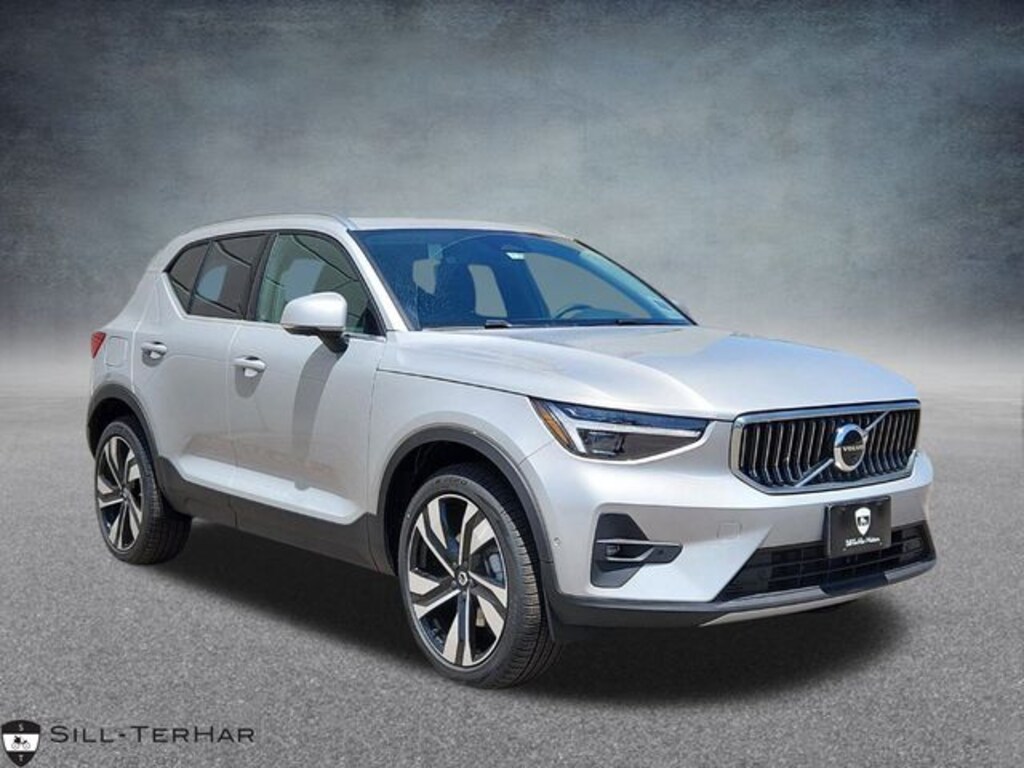 New 2025 Volvo XC40 B5 Ultra Bright Theme SUV