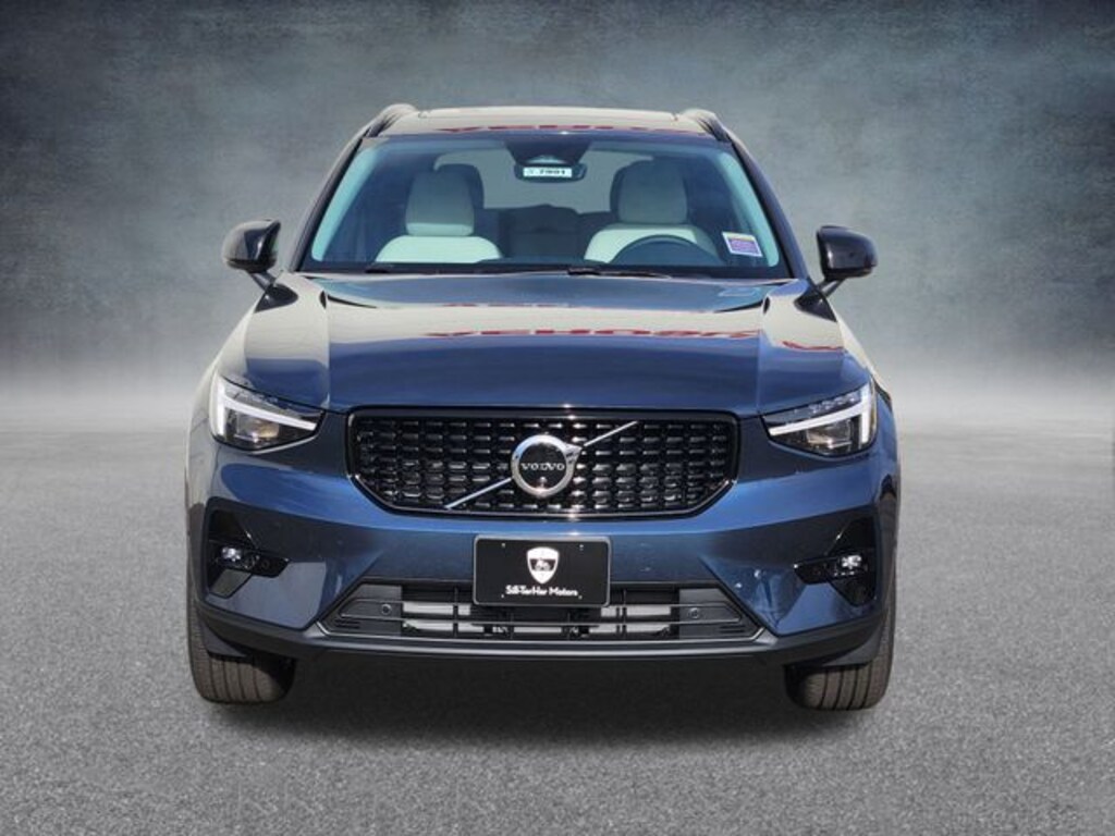 New 2026 Volvo XC40 B5 Ultra SUV