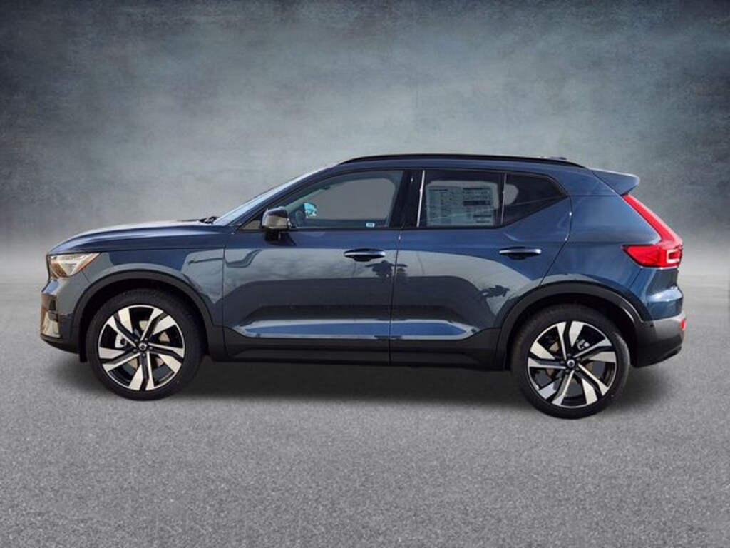 New 2026 Volvo XC40 B5 Ultra SUV