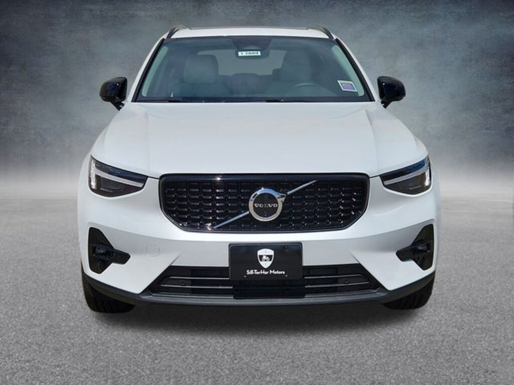 New 2026 Volvo XC40 B5 Plus SUV