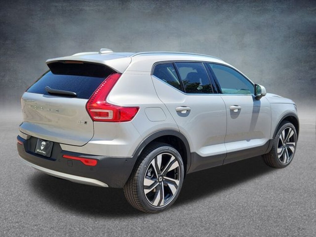 New 2025 Volvo XC40 B5 Ultra Bright Theme SUV