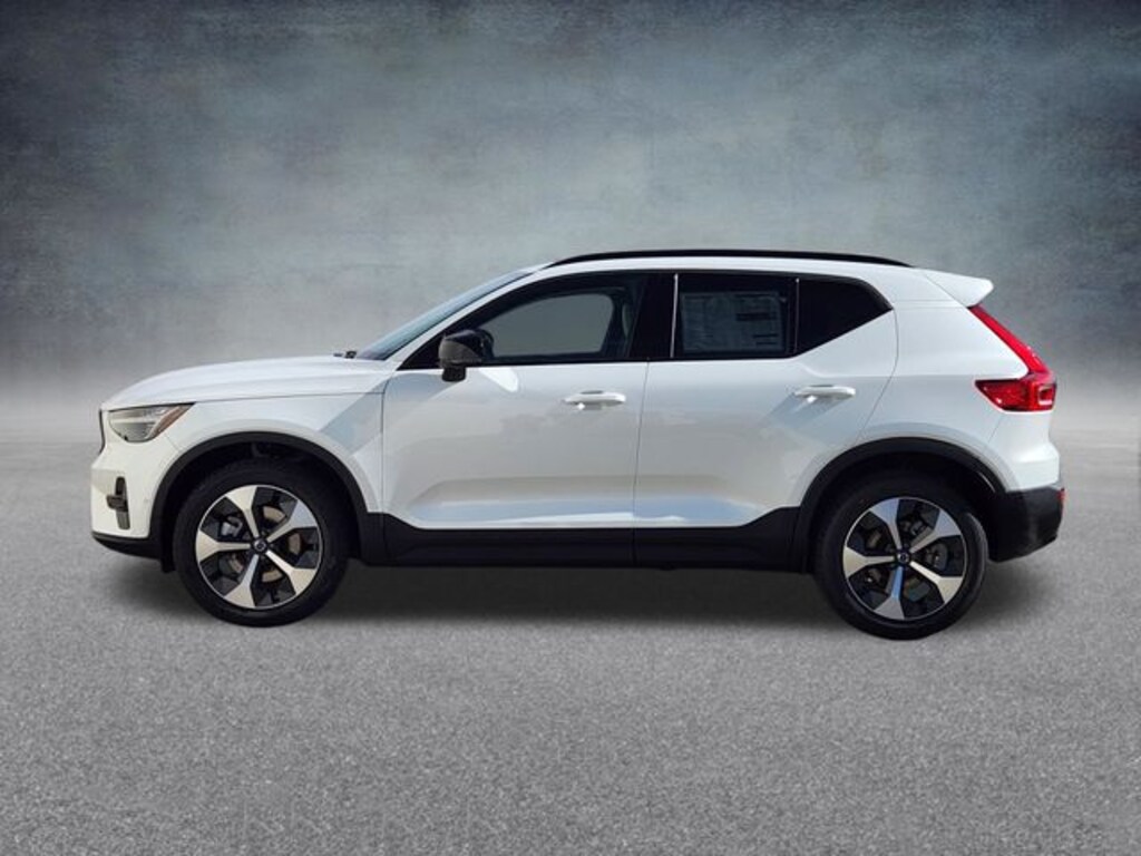 New 2026 Volvo XC40 B5 Plus SUV