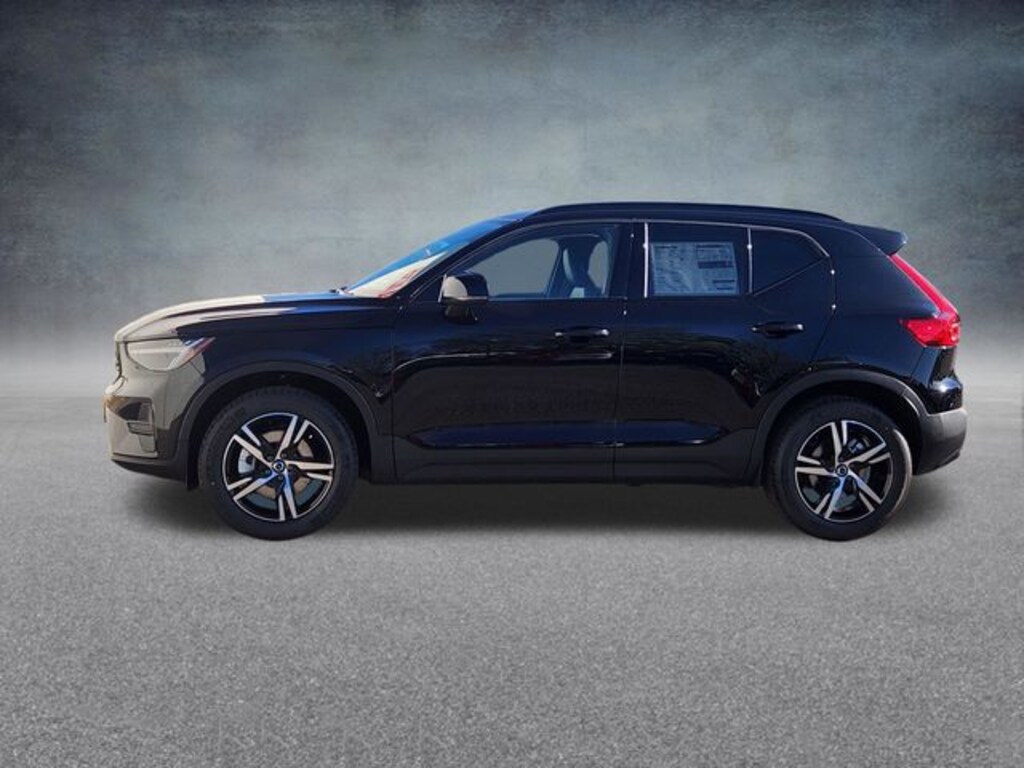New 2026 Volvo XC40 B5 Core SUV