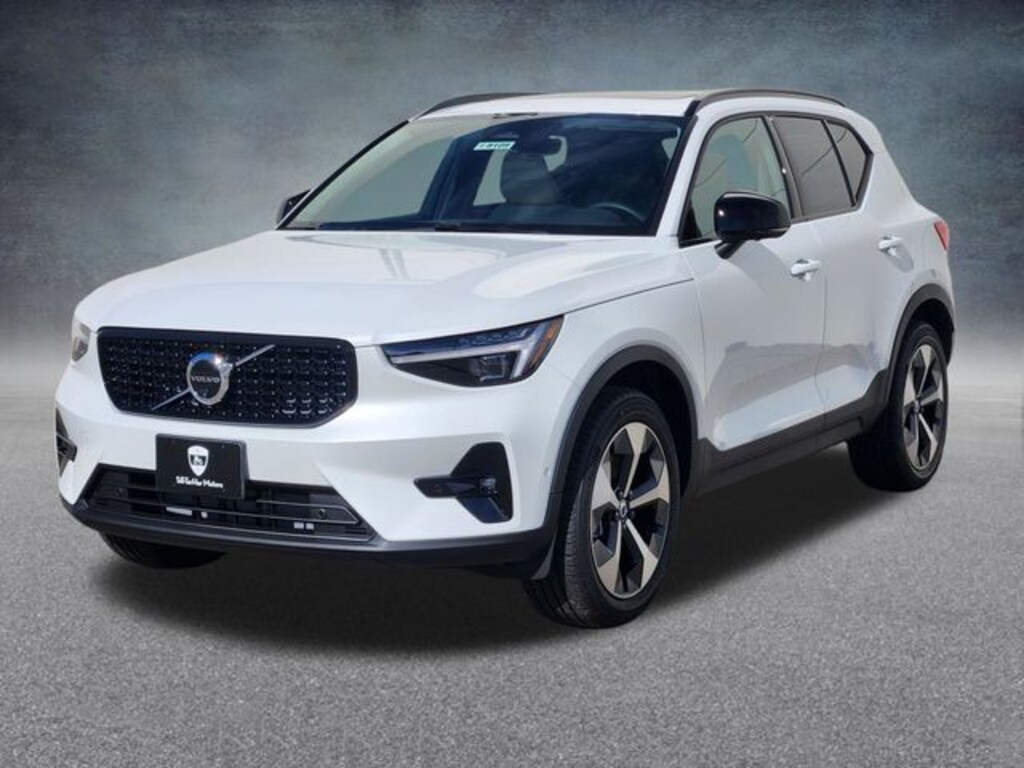 New 2026 Volvo XC40 B5 Plus SUV